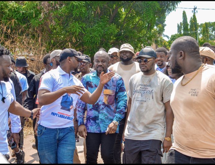 Kinshasa: Le sénateur Papy Labila Nkalim inspecte les travaux de réhabilitation de la voirie à la cité mama Mobutu