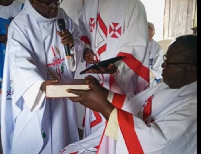 Paroisse Notre-Dame de Lourdes d’Itenga : l’installation canonique de l’abbé Gaston Kitswaka ouvre une nouvelle ère*