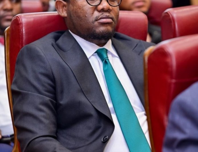 UNIKIN /Excellence et innovation : le Sénateur Tony LABILA Obial face aux futurs ingénieurs