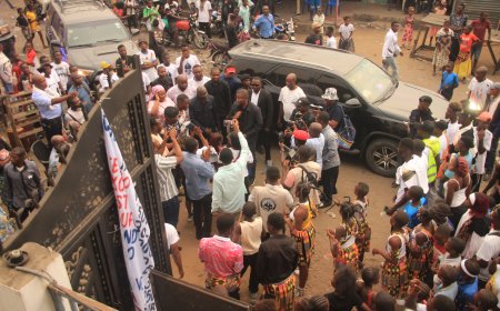 8 mars 2026 : le sénateur Tony Labila Obial célébré par l’Association “Femmes Debout” de Matadi Mayo