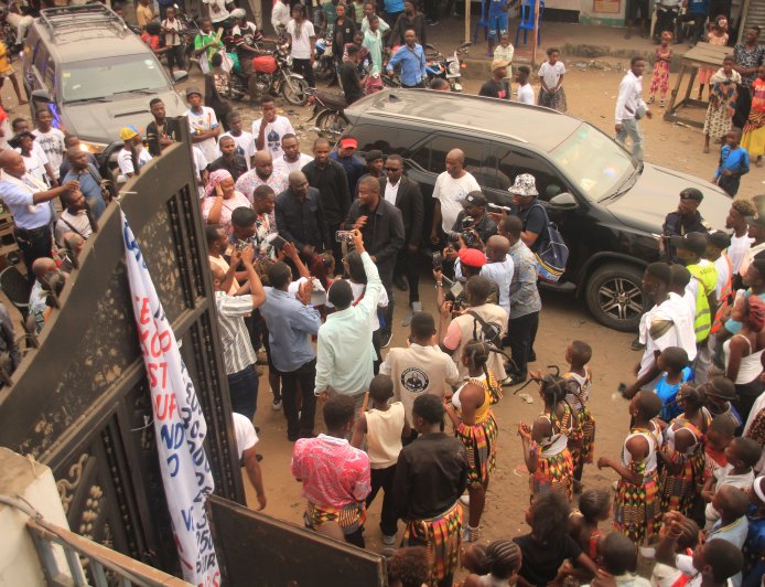 8 mars 2026 : le sénateur Tony Labila Obial célébré par l’Association “Femmes Debout” de Matadi Mayo